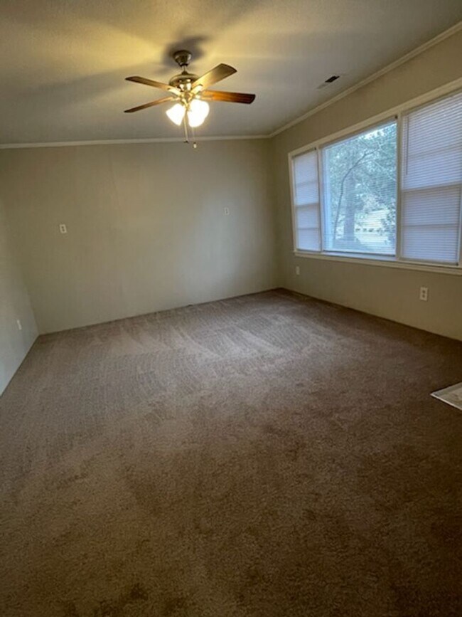 Building Photo - 301 Abbott Dr