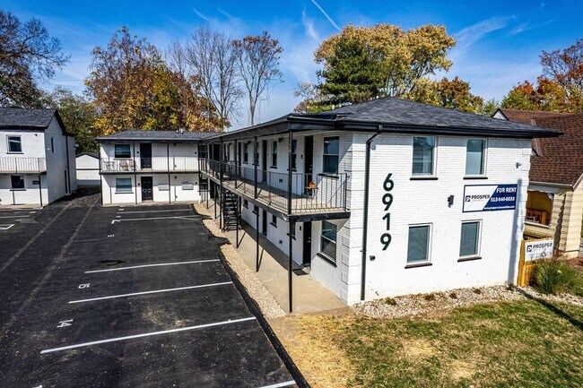 Building Photo - Ravines Apartments - Modern 1-Bedroom  Apa...