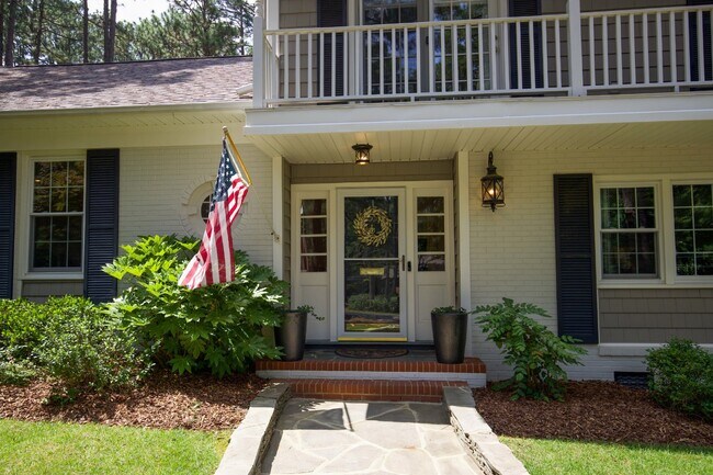 Building Photo - Stunning home in Weymouth Woods Southern P...