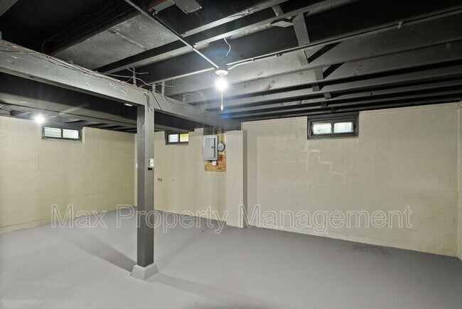 Building Photo - 121 Thornton Ave