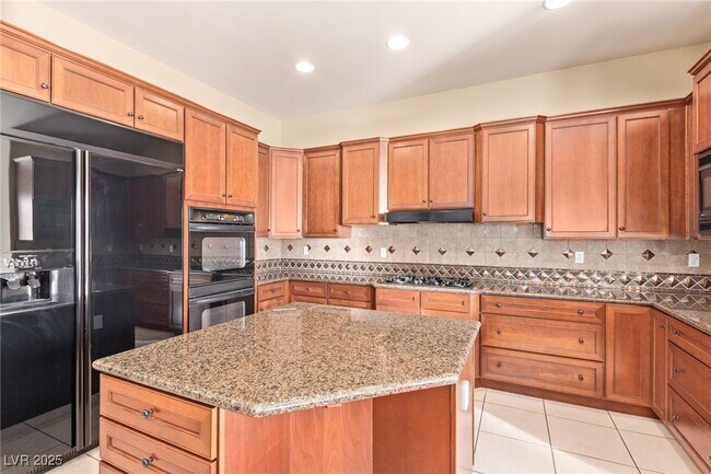 Building Photo - 9805 Queen Charlotte Dr