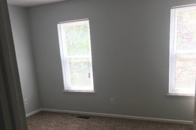 bedroom - 2613 Wynterhall Rd SE