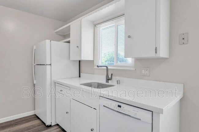 Building Photo - 1932 Ethan Way