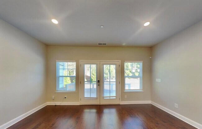 Building Photo - Townhouse Ready Now Townhouse Ready Now