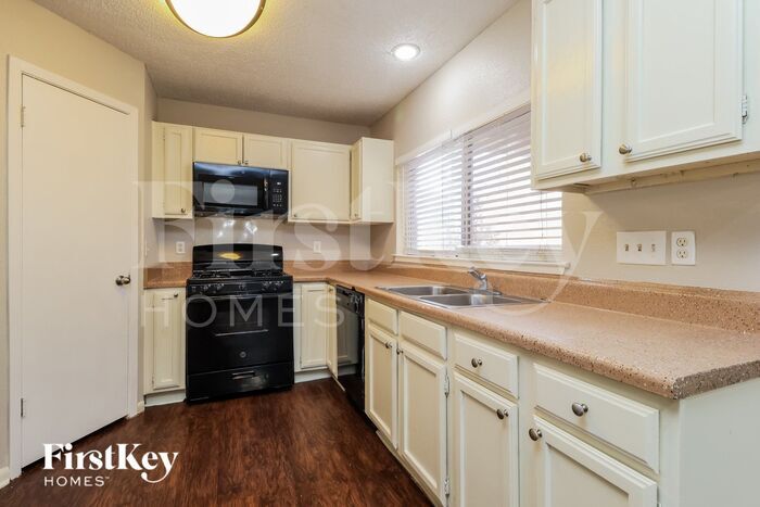 Building Photo - 22626 Guardsman Ln