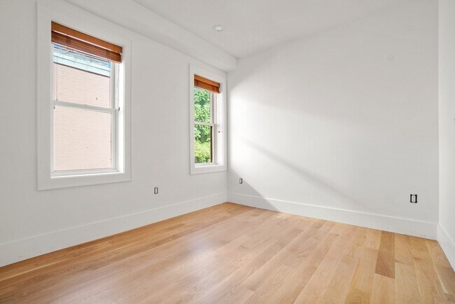 Building Photo - 37 Fleet St