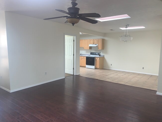 Building Photo - 137 Griegos Rd NW