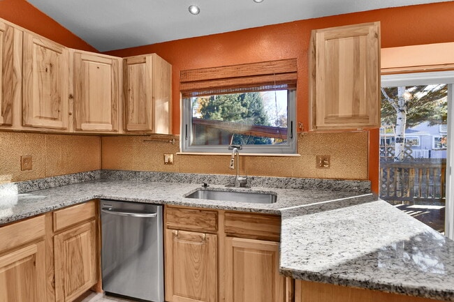 Building Photo - $2,895 - 3 Bed, 2.5 Bath Home in Broomfiel...