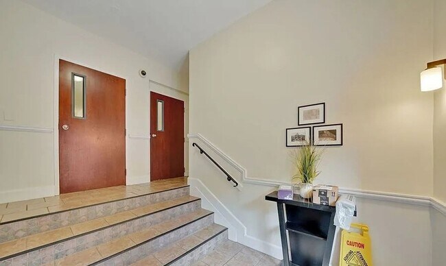 Building Photo - Bright & Spacious 3BR/2BA in the Heart of Columbia Heights