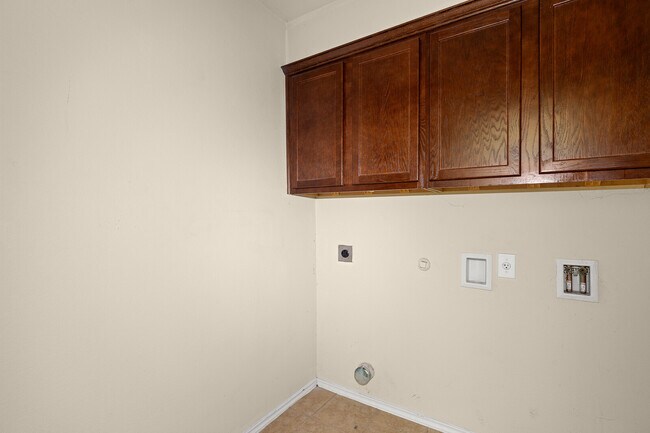 Building Photo - 6533 Crystal Ct