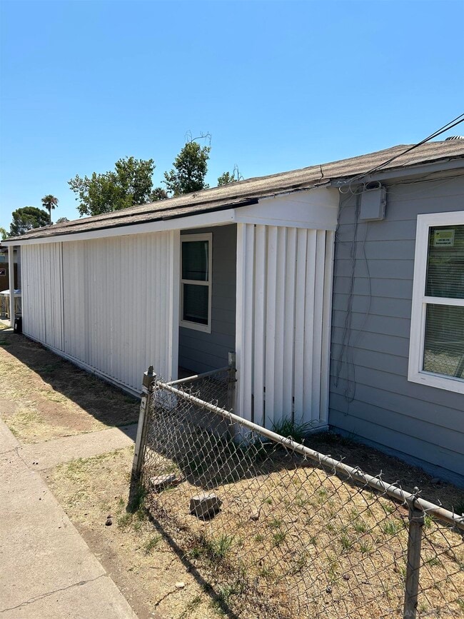 Building Photo - 7041 Stanford Ave