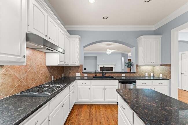 Building Photo - 10106 Holly Chase Dr