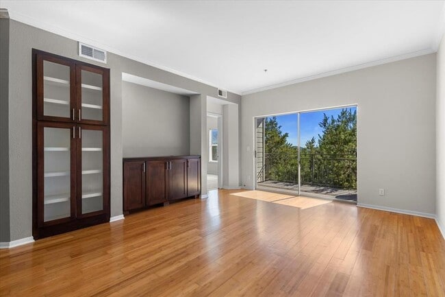 Building Photo - 6000 Shepherd Mountain Cove
