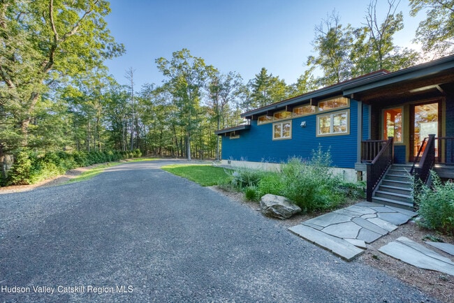 Building Photo - 2 Raycliffe Dr