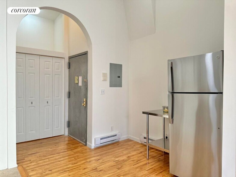 Building Photo - 215 E 118th St
