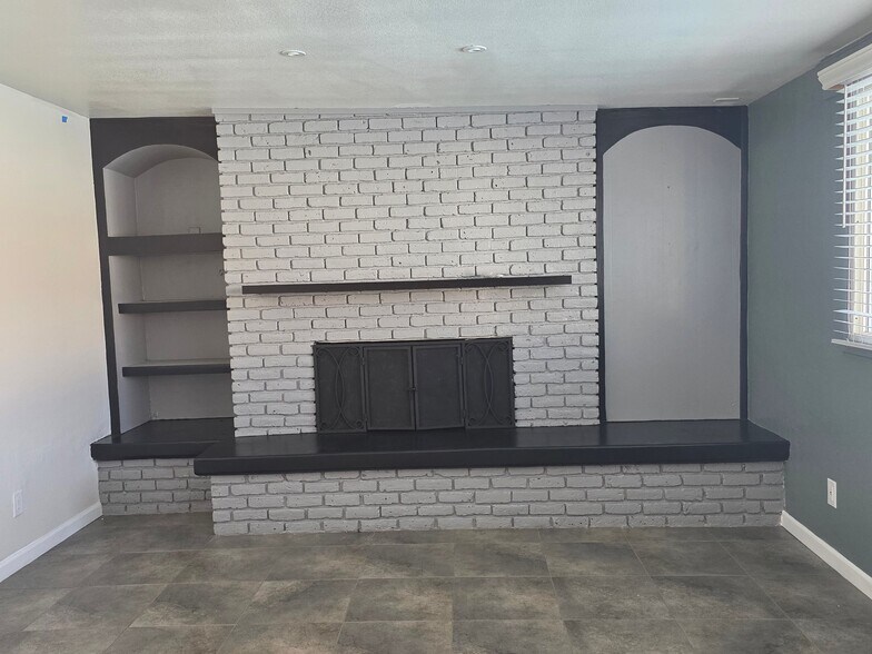 Building Photo - 1819 N 87th Pl