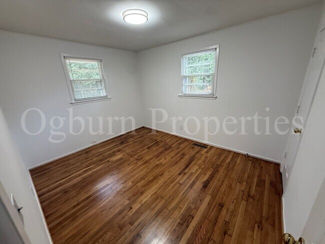 Building Photo - 2843 Hermitage Dr