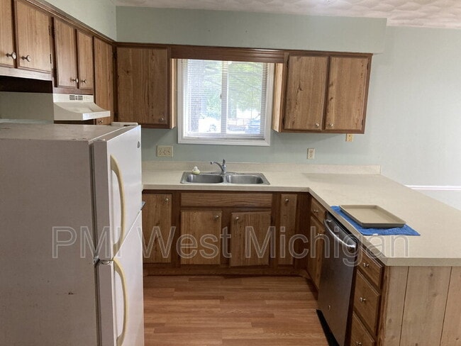 Building Photo - 214 Grand Manor Dr