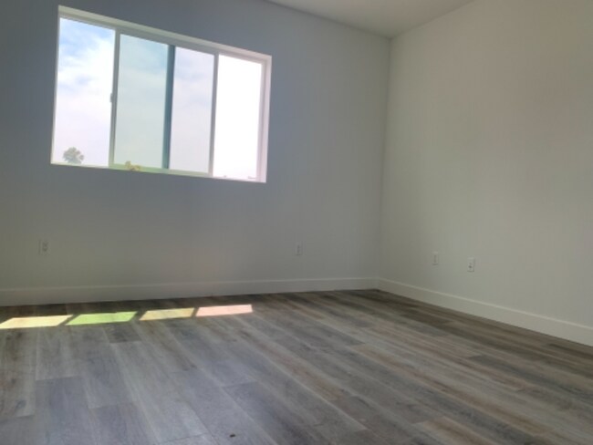 Building Photo - 4825 Riverton Ave