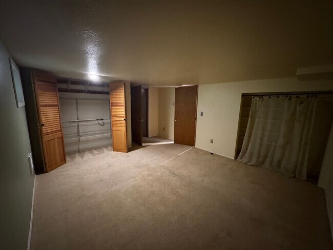Building Photo - 2 Bedroom + Bonus Room + Loft Hansville Ho...