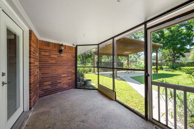 Building Photo - 616 Cannan Dr