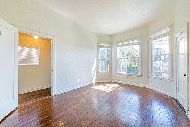 Building Photo - 2943 Walton Ave