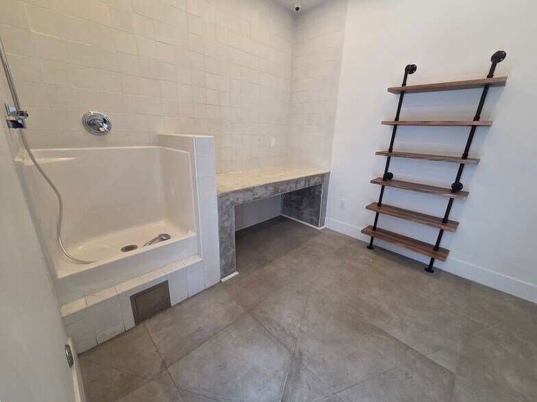 Building Photo - 830 NW 168th Dr