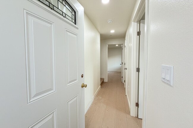 Building Photo - 2118 E 92nd St