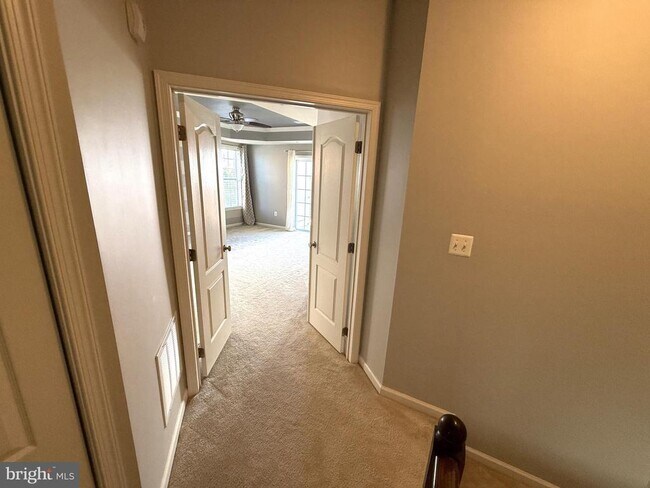 Building Photo - 43132 Thoroughfare Gap Terrace