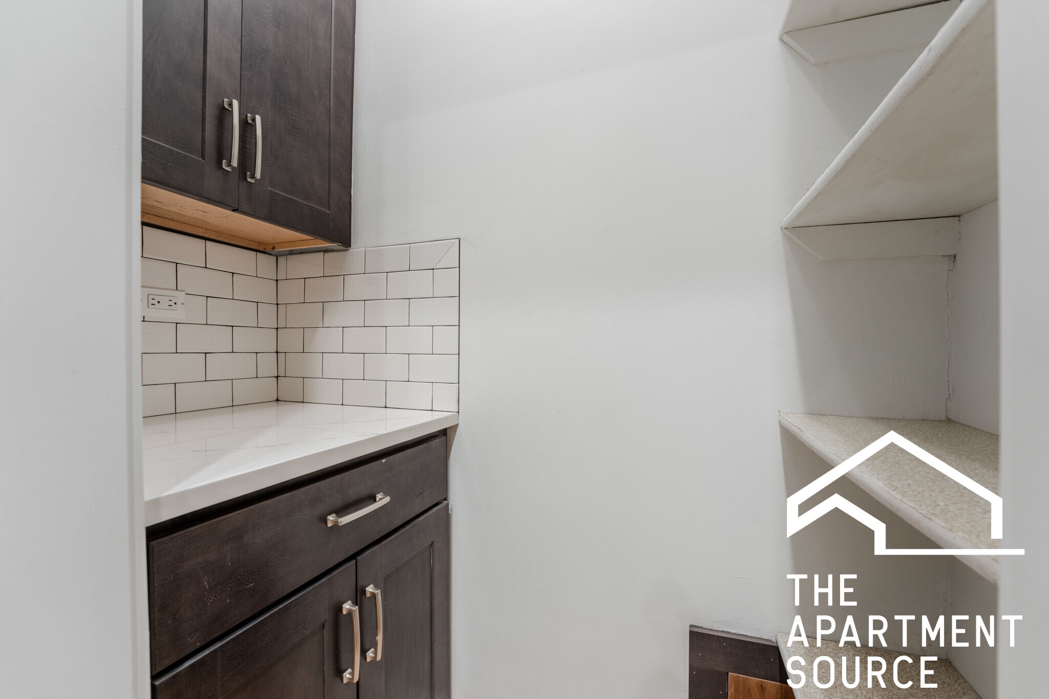 Building Photo - 652 W Buckingham Pl