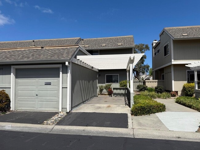 Building Photo - 857 Lynx Ln