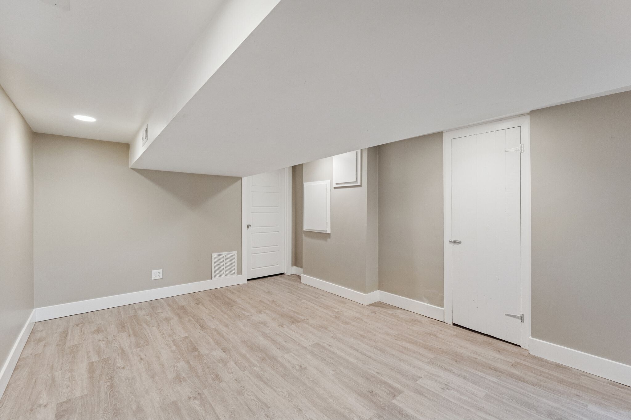 Building Photo - 2937 S 900 E