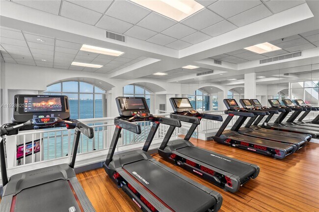 Building Photo - 848 Brickell Key Dr