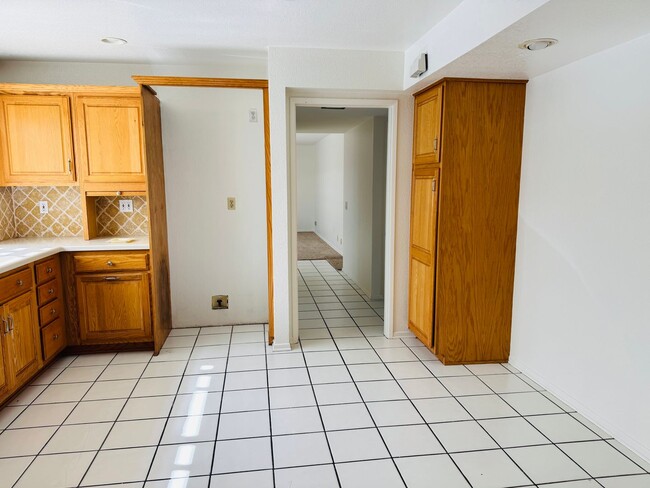 Building Photo - 1023 N Agusta Ave