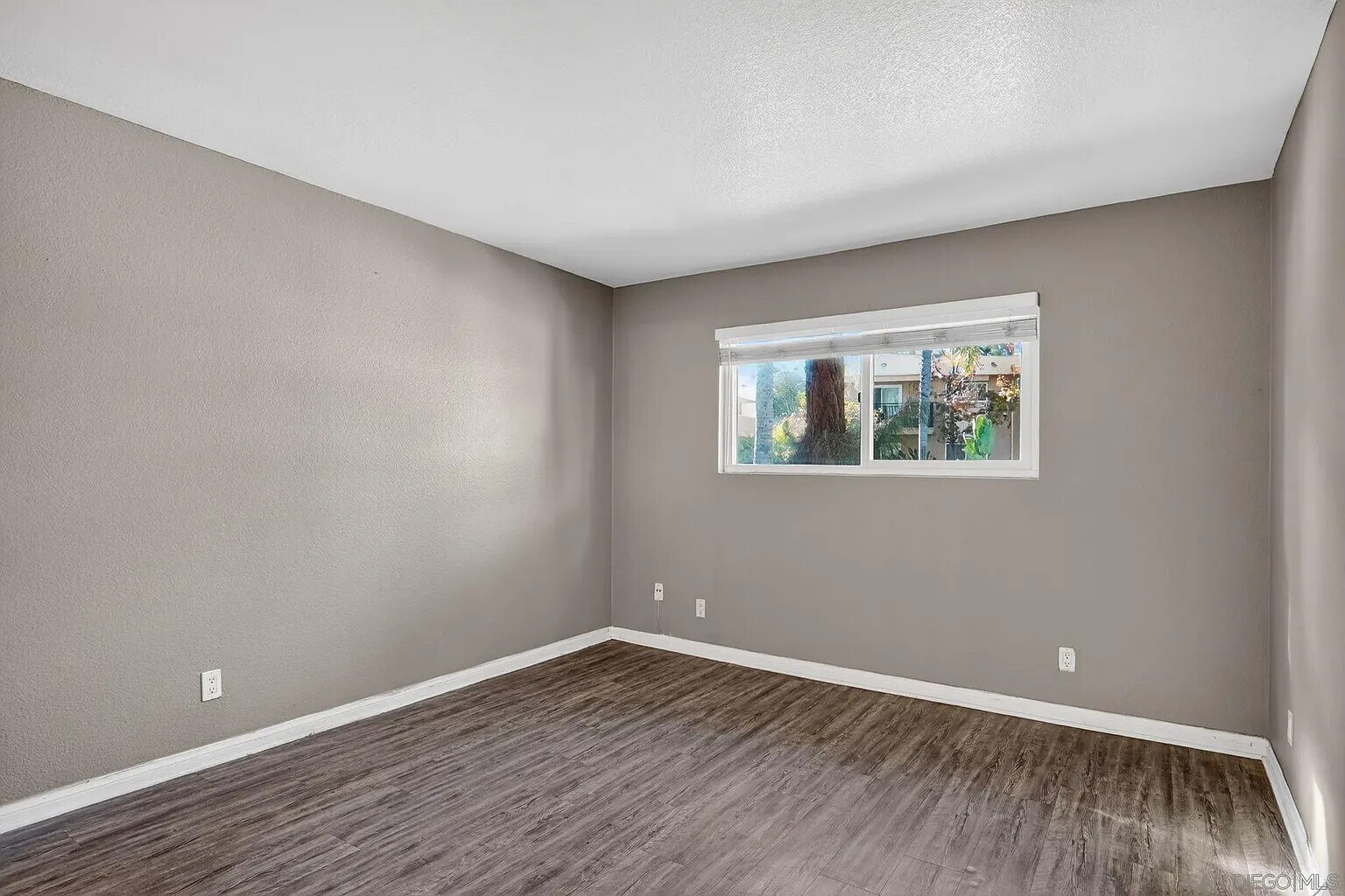 Building Photo - 9860 Dale Ave