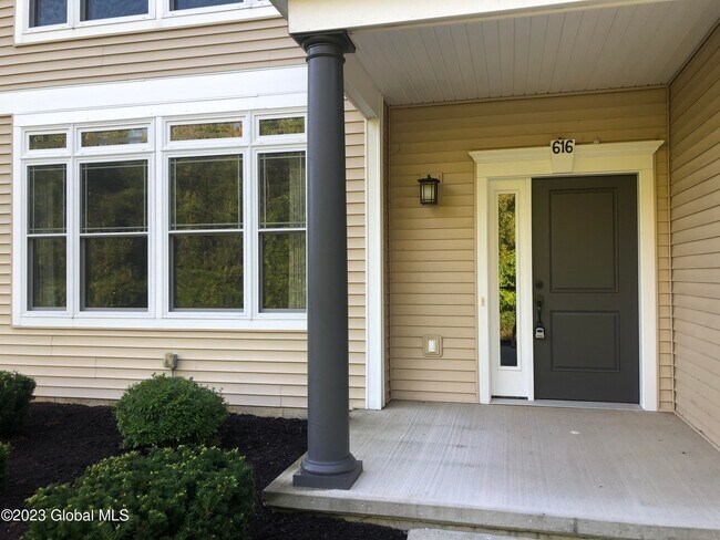 Building Photo - 616 Lois Ln