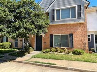 Building Photo - Cute 3 Bed 3 Bath Town Home NW OKC