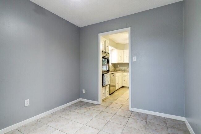 Building Photo - 12346 Huntington Venture Dr