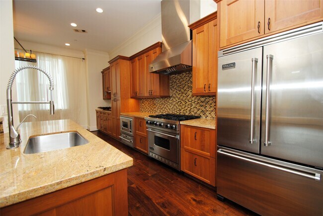 Building Photo - 302 Calle Sevilla Pl