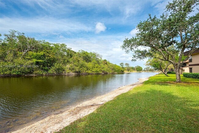Building Photo - 2676 Carambola Cir N
