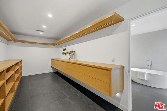 Building Photo - 6390 Quebec Dr