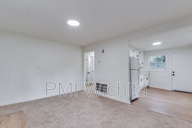 Building Photo - 4309 E Lincoln St