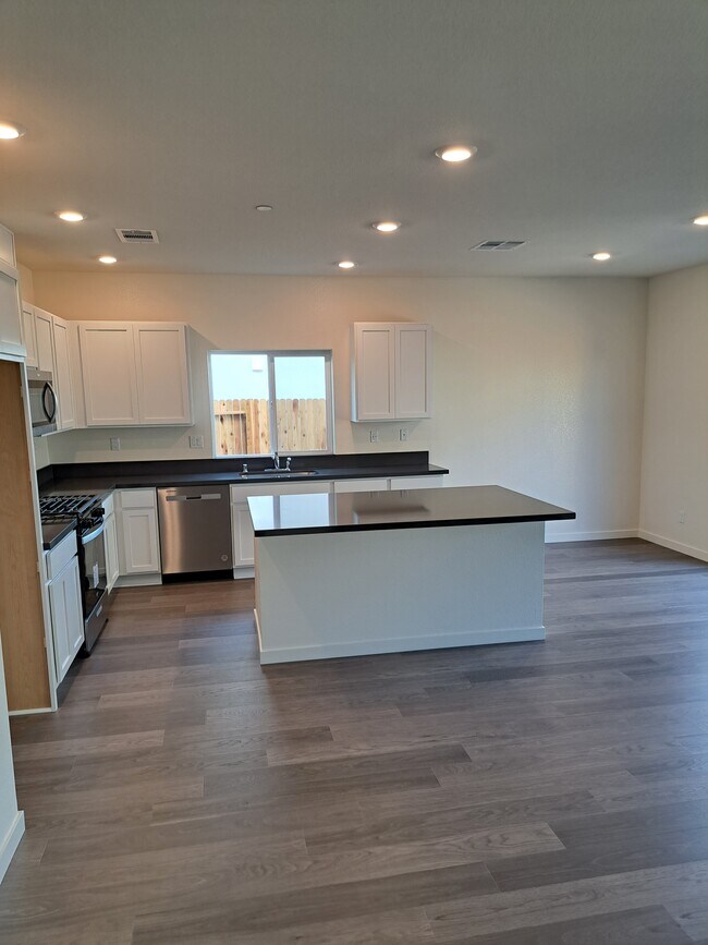 Building Photo - 5009 Star Dance Cir