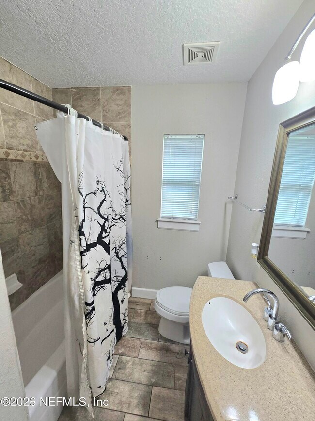 Building Photo - 615 Luna Ct