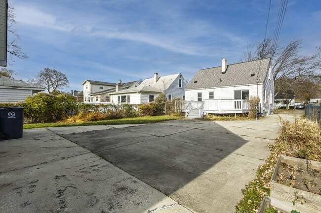 Building Photo - 1608 Whitcomb Ave