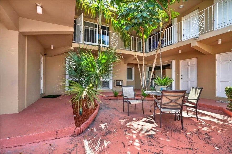 Building Photo - 2864 NE 32nd St