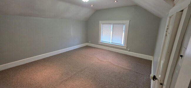 Building Photo - 915 High St