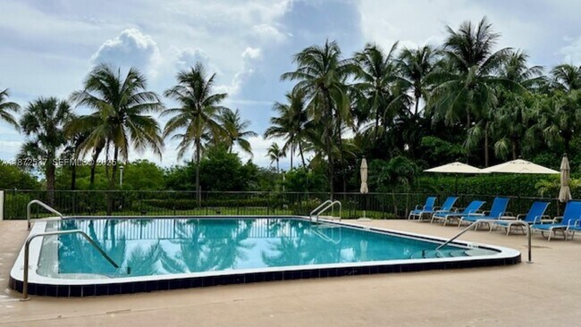 Building Photo - 1623 Collins Ave