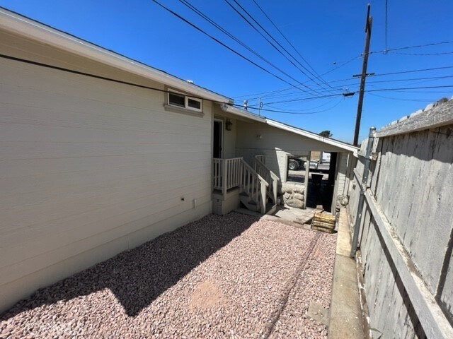 Building Photo - 1346 Opal Ave