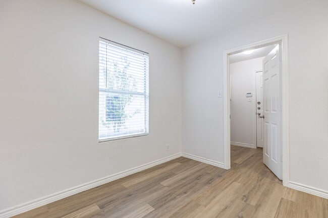 Building Photo - 228 Sophia Cir